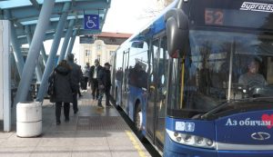 Ученици и студенти в Бургас ще пътуват за 1 евро на месец в градския транспорт