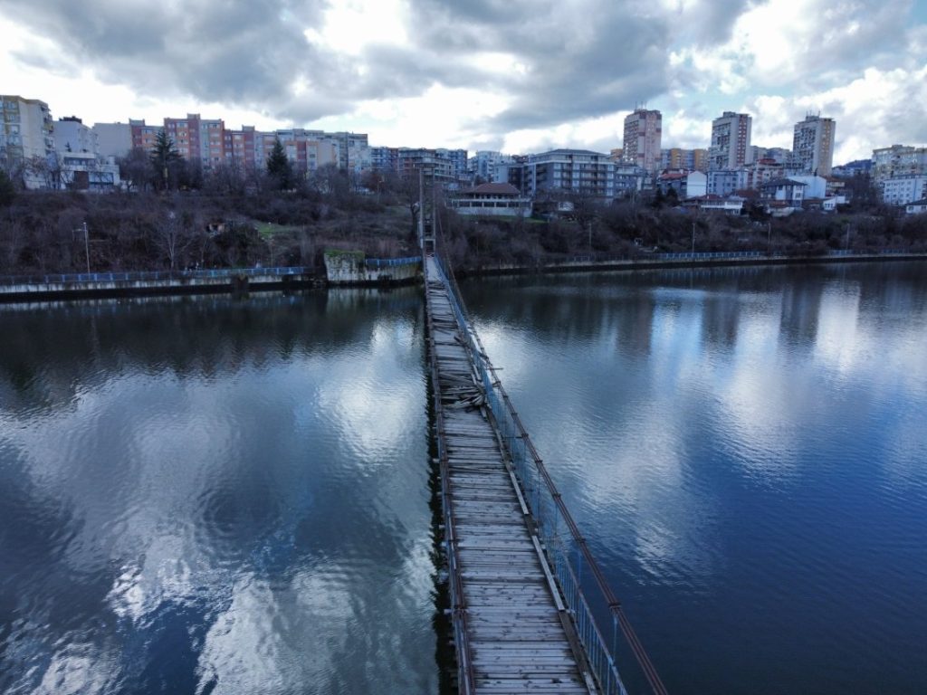 Основен ремонт е нужен на въжения мост над Арда в Кърджали