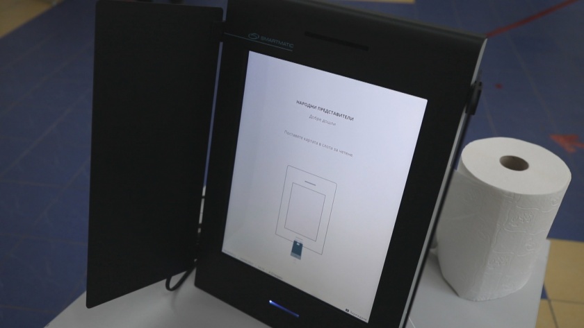 Машините за гласуване разпалиха спор между ПП-ДБ, „Информационно обслужване“ и ЦИК