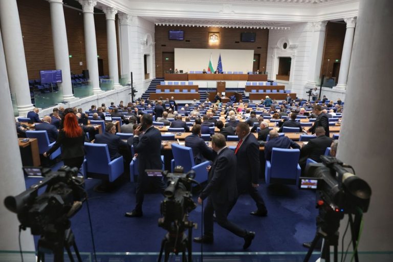 Приеха на първо четене Закона „Антиспекула“ с широка подкрепа Приеха на първо четене Закона „Антиспекула“ с широка подкрепа
