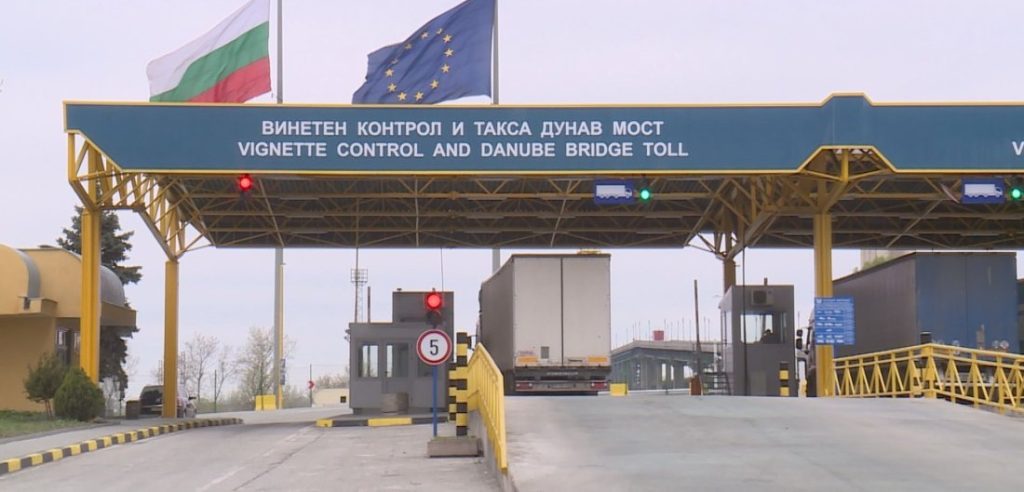 Гранична полиция залови ало измамници на "Дунав мост" с близо 50 000 лв. от жертви