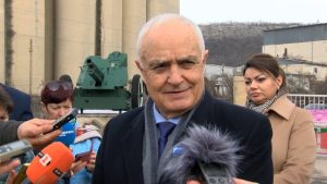 Първите машини „Страйкър“ пристигат през февруари, производството върви по график