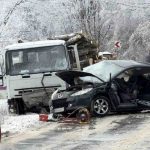 Двама загинали след челен удар край Ловеч, пътят е временно затворен