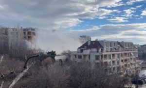 Зрелищен гейзер наводни Варна: Частна фирма спука магистрален водопровод