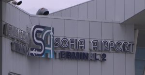 Ураганен вятър парализира летище София: Отменени и пренасочени полети