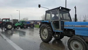 Мицотакис свика спешна среща заради ескалиращи фермерски протести в Гърция