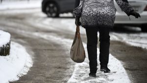 Глоби до 50 000 лв. за непочистени тротоари и висулки – София с 46 нарушения