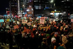 Нови сблъсъци в Минеаполис: Сълзотворен газ срещу активисти