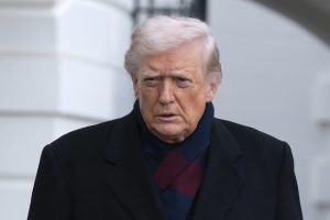 Тръмп заплашва с мита заради Гренландия, Европа изпраща военни