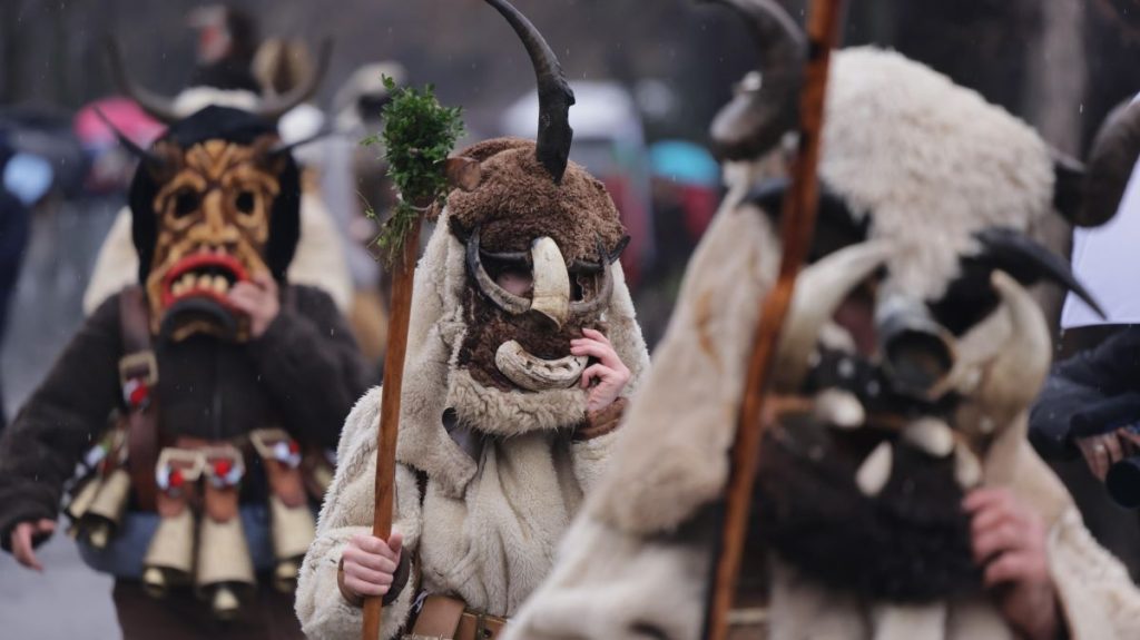 „Сурва“ в Перник: Рекорден брой гости и световни звезди на 32-то издание