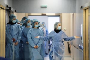 Медици заплашват с протести заради ниски заплати и липса на кадри