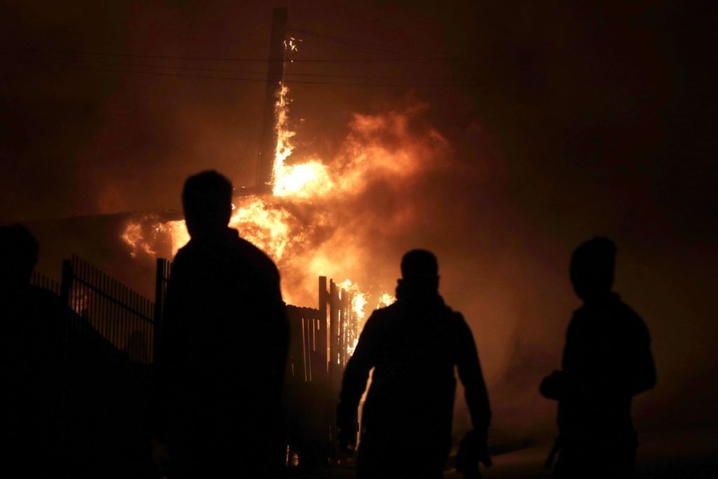 Чили в бедствено положение: Горски пожари взеха 16 жертви, 20 000 евакуирани