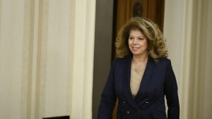 Илияна Йотова става първата жена президент на България след оставката на Румен Радев