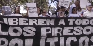 Роднини на задържани във Венецуела настояват за доказателства, че близките им са живи