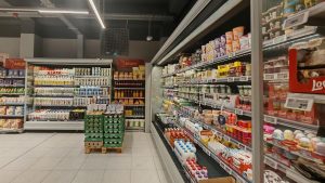 КЗК проверява най-голямата млечна компания за нарушаване на конкуренцията