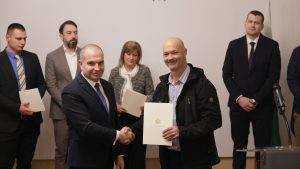 Първи бързи зарядни станции по автомагистралите: Електромобилите излизат от градовете