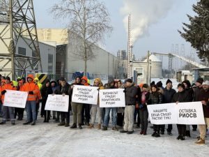 Напрежение около „Кроношпан“: Производството на ПДЧ е спряно, съдът отмени мярката