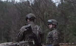 Полша привлича младежи в армията със слогана „Стани войник“ и атрактивни условия