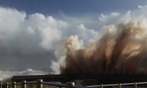 Бурята „Чандра“ парализира Обединеното кралство: Опасно време и затворени училища