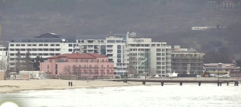 Еврото вдига цените на имотите по Черноморието, но сивият сектор в туризма буди притеснения Еврото вдига цените на имотите по Черноморието, но сивият сектор в туризма буди притеснения