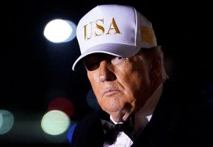 Тръмп засилва натиска над Иран: „Големи мощни кораби“ са на път към региона