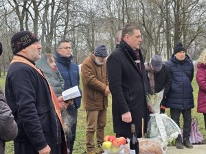 Добрич почете паметта на жертвите на комунистическия режим с панихида и цветя