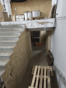 Разбиха огромна подземна фабрика за фалшиви цигари край Батановци