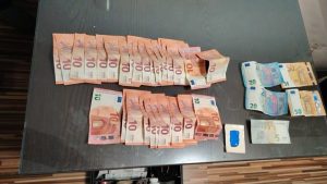 Арести във Варна: Задържаха 27-годишен рецидивист при наркосделка, откриха 20 000 евро