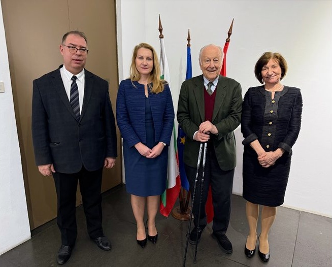 Как България получи като „коледен подарък“ 44 късчета от архива на Александър I Батенберг