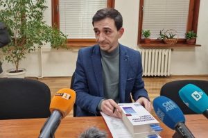 Единият салон с камери в Бургас още работи: Разследването се разраства