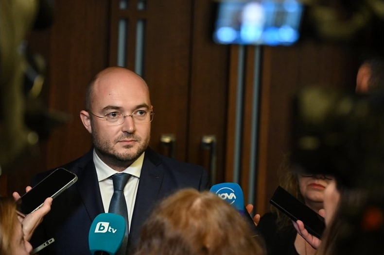 Георги Георгиев инициира по-строги наказания за педофили, посегнали на деца до 10 години