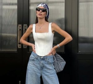 Корсетът се завръща през 2026 година: Как вековният аксесоар подчертава естествените извивки