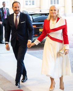 Епстийн завлече и принцеса Мете-Марит: Всеки втори в Норвегия не я иска на трона