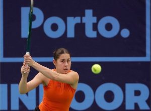 Невероятна Елизара Янева: Българката „върза два геврека“ на хърватка и е на финал в Порто