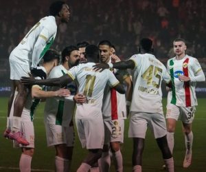 Здравко Димитров с ключова асистенция при дебюта си като титуляр за Амед