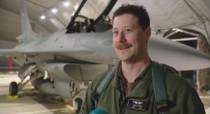 Американски топ пилот обучава българските летци на модерните F-16 в Граф Игнатиево