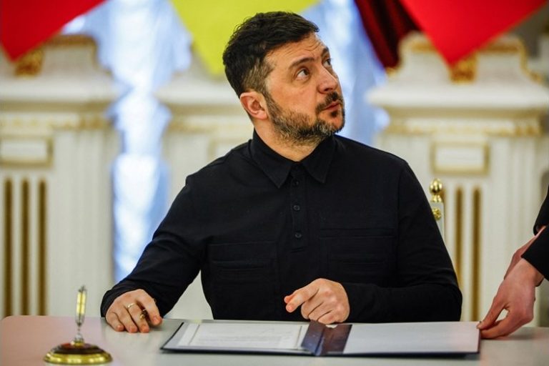 Зеленски наложи санкции на чуждестранни доставчици на части за руски ракети Зеленски наложи санкции на чуждестранни доставчици на части за руски ракети