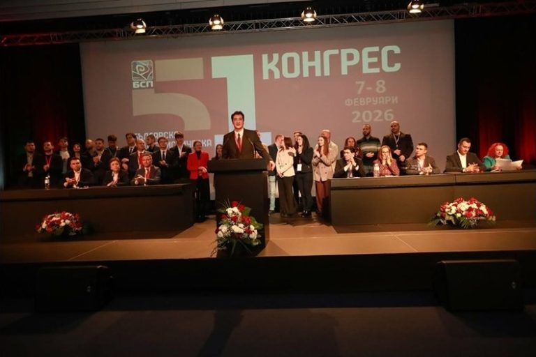 Крум Зарков поема БСП: Мисия за оцеляване над 4-процентната бариера Крум Зарков поема БСП: Мисия за оцеляване над 4-процентната бариера