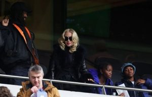 Мадона подкрепи Тотнъм: Поп иконата изгледа дербито от дамската Висша лига