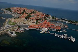 Несебър празнува любовта и виното с тридневна програма и златни сватби