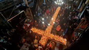 Светещ кръст от мед: Благоевград почете св. Харалампий с уникална традиция