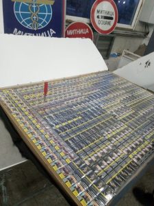 Митничари откриха контрабандни цигари за 39 000 евро в мебели на Дунав мост 2