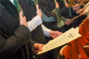 Над две трети от младите лекари на МУ-София избират кариера в България