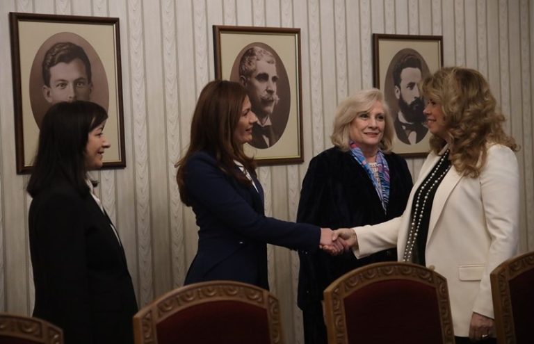 Първо президентско вето на Йотова: Спряха ограничаването на секциите в чужбина Първо президентско вето на Йотова: Спряха ограничаването на секциите в чужбина