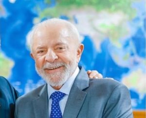 Лула да Силва води пред Флавио Болсонаро в надпреварата за президент на Бразилия