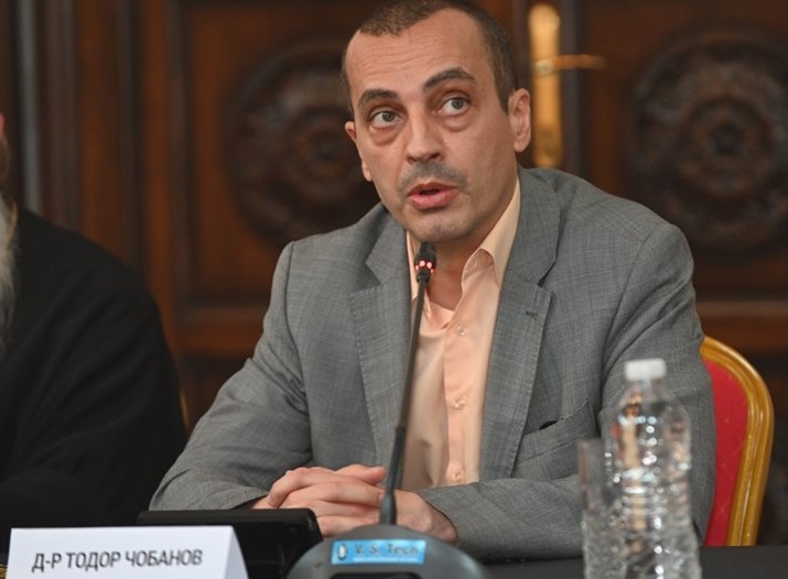 Доц. Тодор Чобанов връчи престижните награди „Златен грифон“ на изложбата „Българска археология 2025“