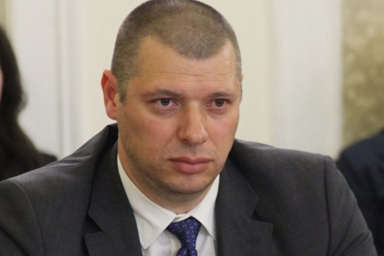 Антон Славчев подаде оставка като шеф на антикорупционната комисия Антон Славчев подаде оставка като шеф на антикорупционната комисия