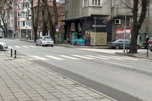 Пловдивски таксиметрист получи година затвор за инцидент на пешеходна пътека и бягство в Англия