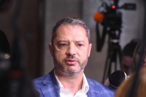 Делян Добрев напуска ГЕРБ и парламента след 20 години в политиката
