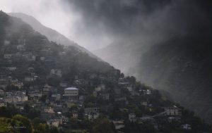 В планините на много места вали дъжд, в по-високите части преминава в сняг